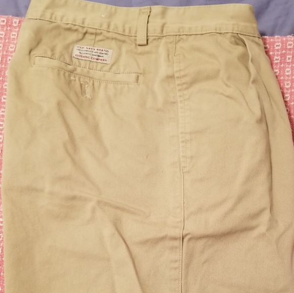 Old navy khakis - Picture 2 of 4